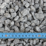 Gravier mesuré par règle.