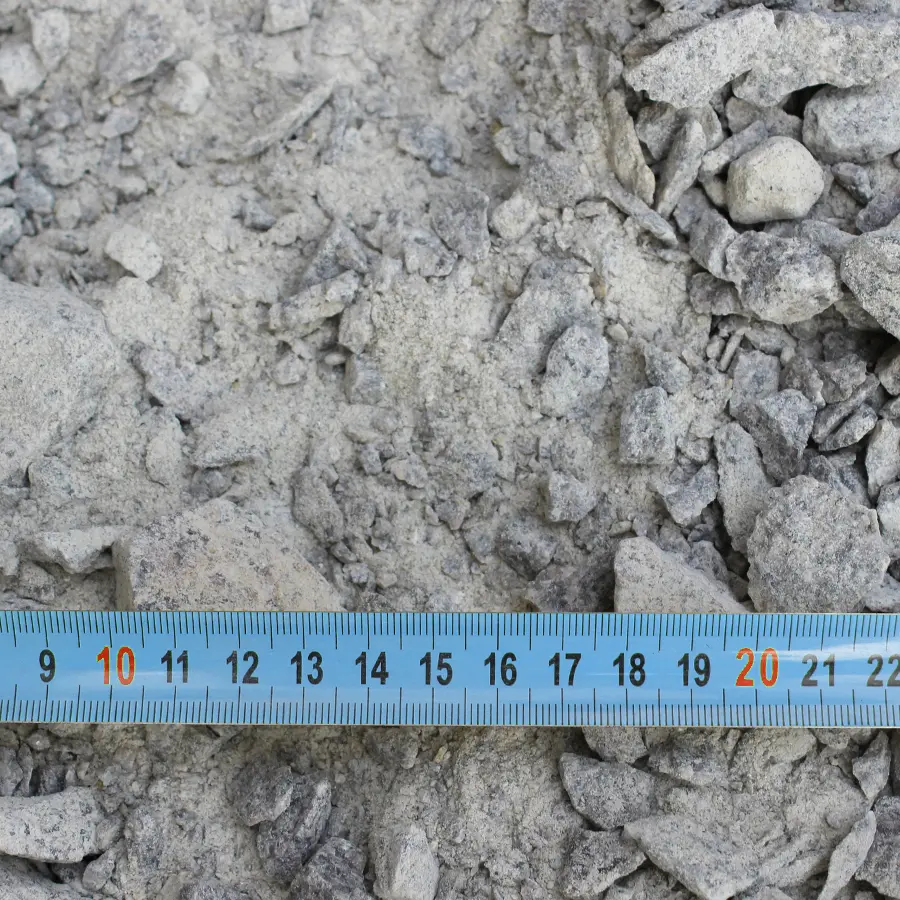 caderac fournisseurs de gravier gnt 0 31.5 Cailloux avec mètre ruban bleu mesurant.