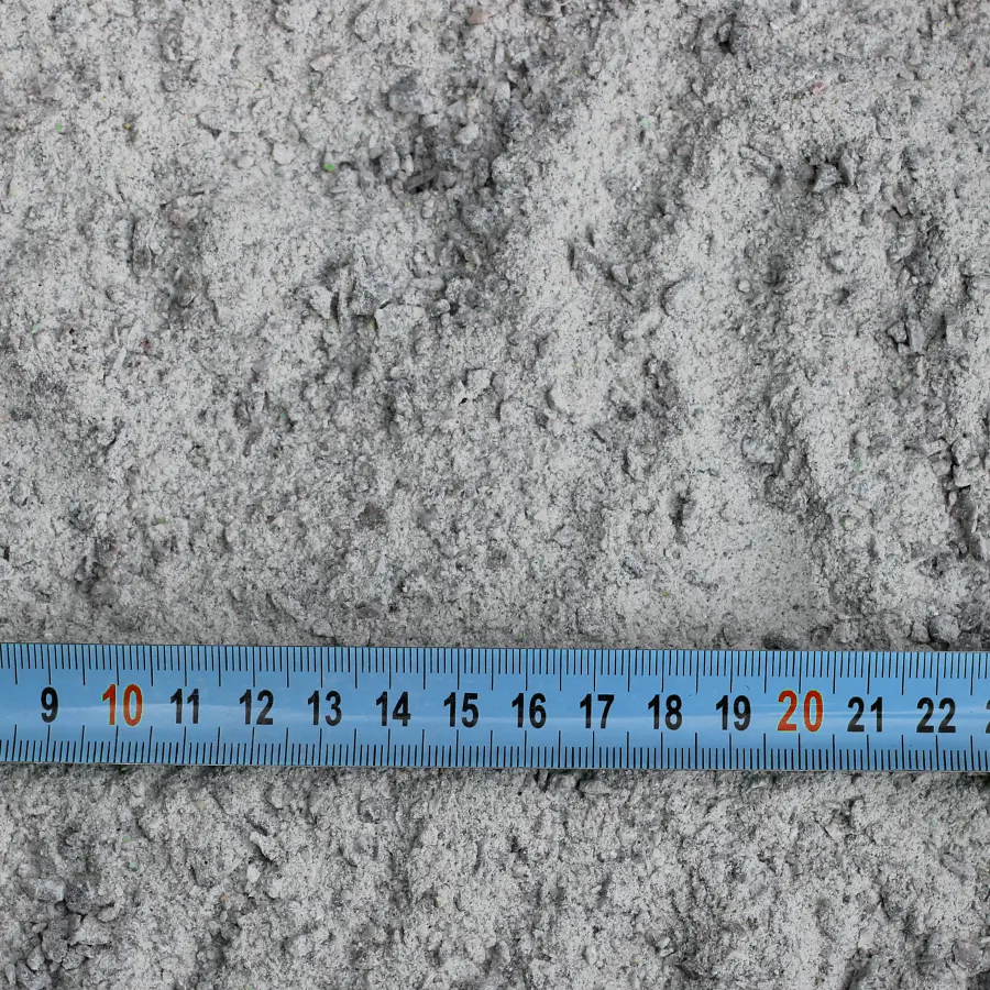 Ruban à mesurer sur sol gris granuleux